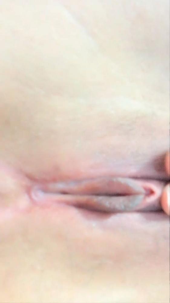 逼逼粉嫩颜值不错妹子宿舍自慰秀 掰开嫩逼自摸跳蛋震动阴蒂出白浆非常诱人 很是诱惑喜欢不要错过[1.02G]-福利好好看