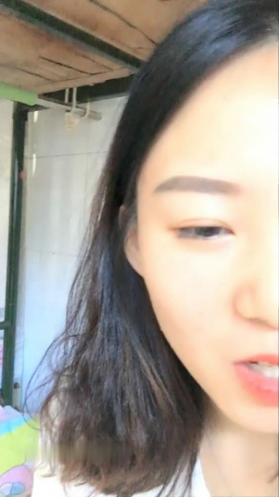 逼逼粉嫩颜值不错妹子宿舍自慰秀 掰开嫩逼自摸跳蛋震动阴蒂出白浆非常诱人 很是诱惑喜欢不要错过[1.02G]-福利好好看