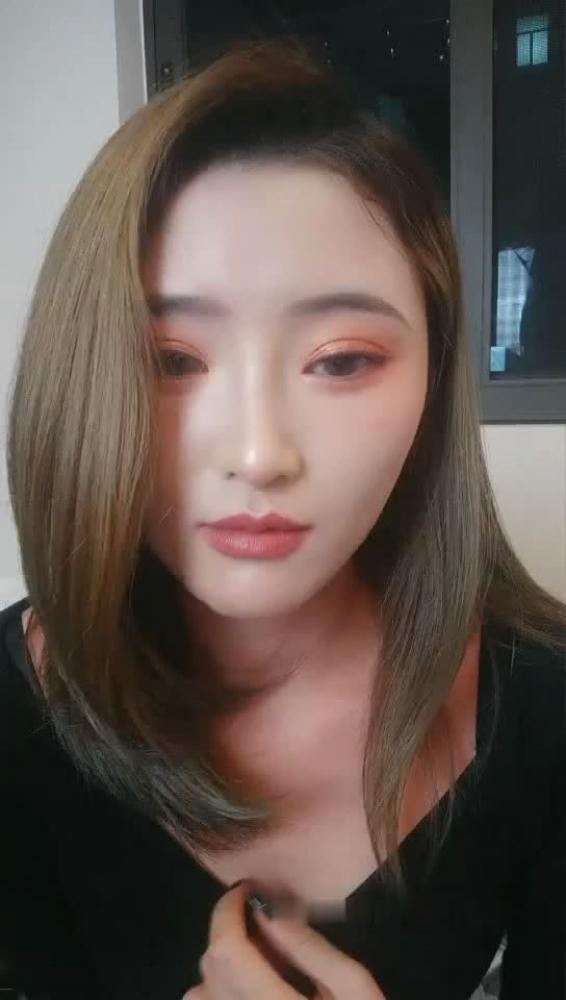 高颜值逼逼无毛白虎妹子道具自慰 沙发上按摩器震动逼逼出白浆高潮大量喷水 浴室洗澡非常诱人[1.16G]-福利好好看