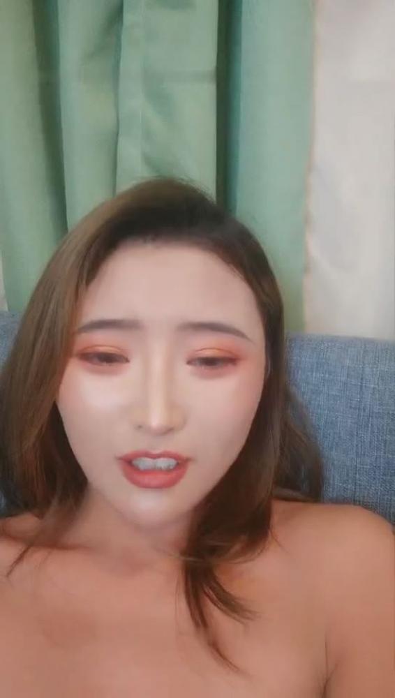 高颜值逼逼无毛白虎妹子道具自慰 沙发上按摩器震动逼逼出白浆高潮大量喷水 浴室洗澡非常诱人[1.16G]-福利好好看