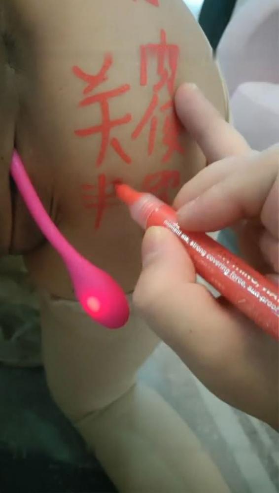 眼镜萌妹子双人互玩道具自慰 开裆肉丝跳蛋塞入拉扯震动翘着屁股写字 很是诱惑喜欢不要错过[749.56M]-福利好好看