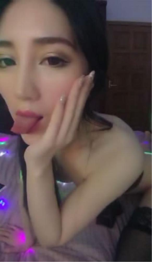 高颜值女神范主播在流光溢彩的屋子里搔首弄姿 揉奶掰穴 逼毛不少 很是诱人[881.45M]-福利好好看