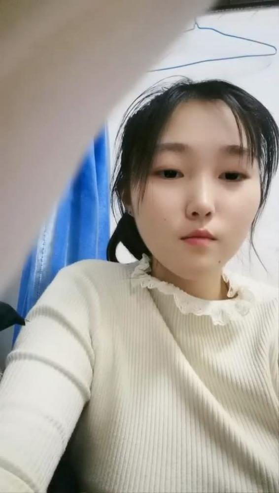颜值不错大奶妹子道具自慰 桌子底下露逼跳蛋震动毛毛挺多非常诱人[225.19M]-福利好好看