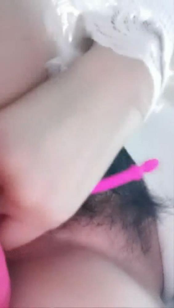 颜值不错大奶妹子道具自慰 桌子底下露逼跳蛋震动毛毛挺多非常诱人[225.19M]-福利好好看