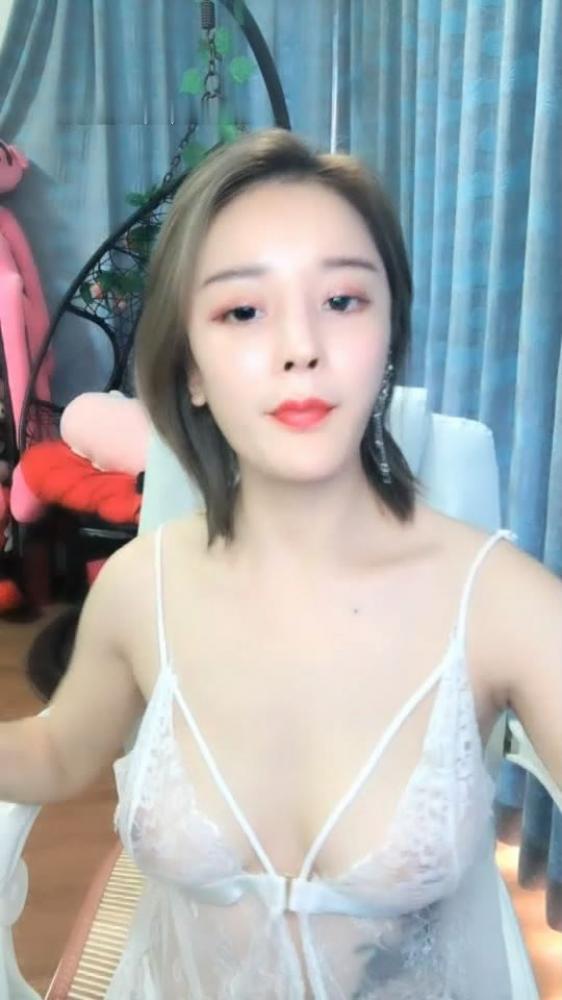 网红脸妹子情趣透视装诱惑道具JJ口交 椅子上抽插自摸逼逼微毛还挺粉嫩非常诱人 很是诱惑不要错过[512.68M]-福利好好看