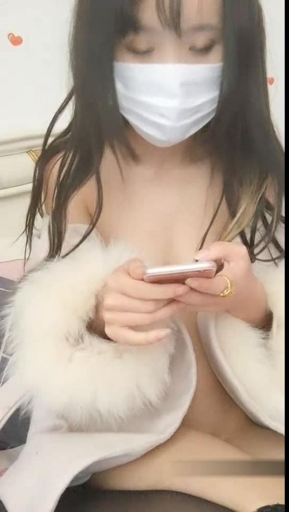 小姐姐平台叫过分入迷的萝莉漂亮主播收费大秀 跳蛋插穴很诱人就是家里有点乱[551.71M]-福利好好看
