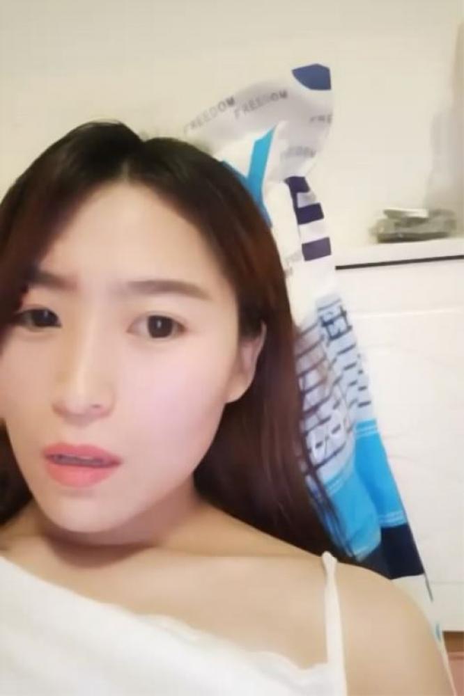 第一坊新人漂亮美女主播温柔的小女人收费一多自慰大秀 颜值不错 掰开小穴自慰 很是诱人[317.28M]-福利好好看