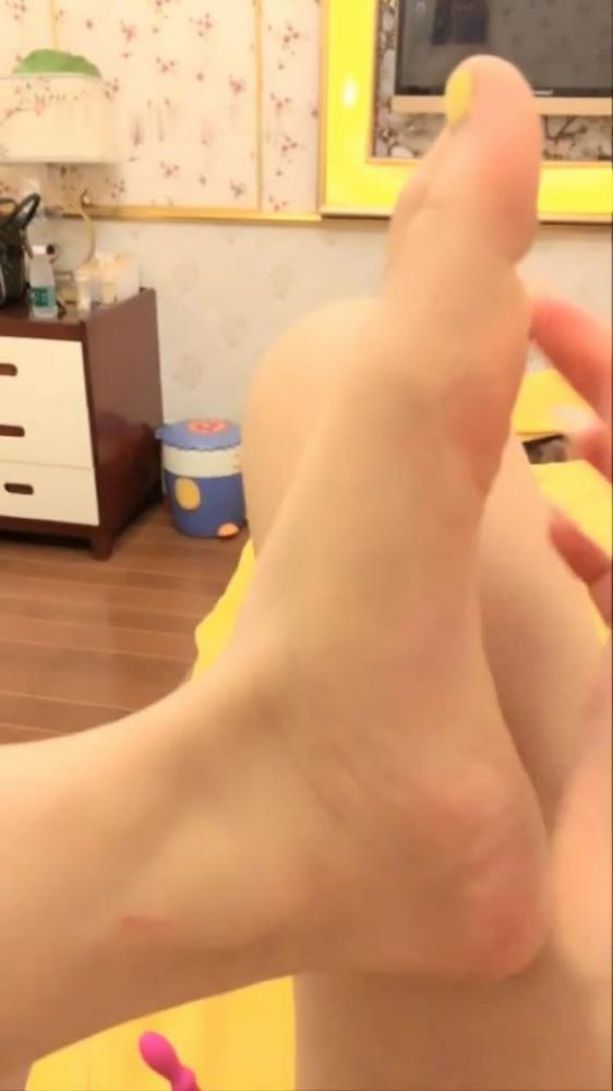 骚气大奶妹子坐摩的去按摩店 全裸推油逼逼塞着跳蛋一直呻吟勾引男技师 很是诱惑喜欢不要错过[1.28G]-福利好好看
