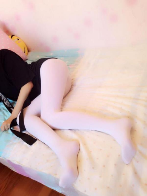 [微博网络红人专区]微博红人@[原来是茜公举殿下] –  纯白纯白哒丝袜 [25P1V]-福利好好看