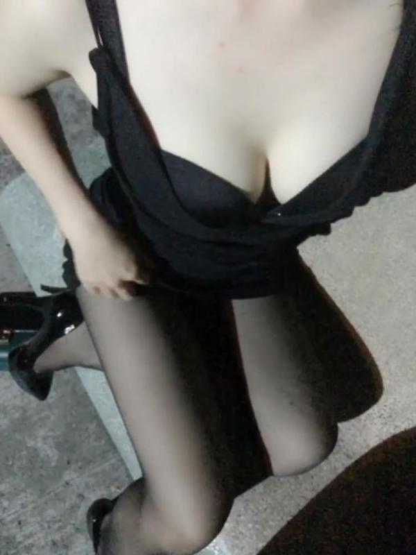 微博红人@福利姬[隔壁小姐姐]-户外黑丝露出原版高清1V[7.86M]-福利好好看