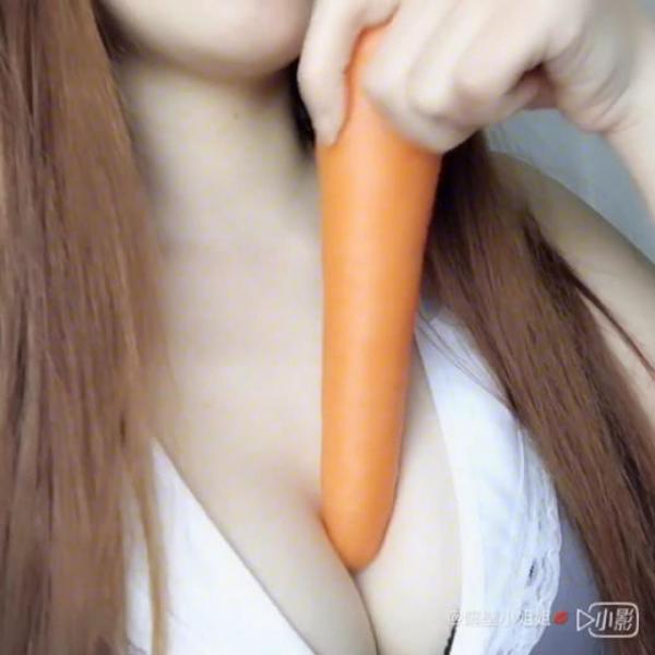 微博红人@福利姬[隔壁小姐姐]-吊带高筒白丝袜原版高清1V[50.97M]-福利好好看
