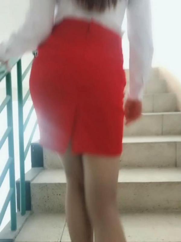 微博红人@福利姬[隔壁小姐姐]-楼梯撕丝袜原版高清1V[3.88M]-福利好好看