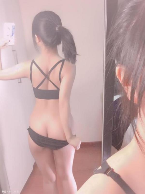 网络红人@[Aki_秋柴]运动内衣照镜子秀pp原版高清(1V25P)[80.42M]-福利好好看