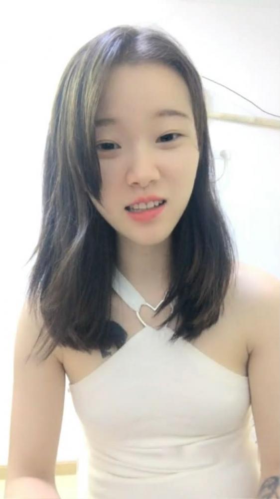 高颜值萌妹子黑色网袜黄瓜自慰拨开粉色丁字裤跳蛋震动再用黄瓜抽插很是诱惑喜欢不要错过[486.96M]-福利好好看
