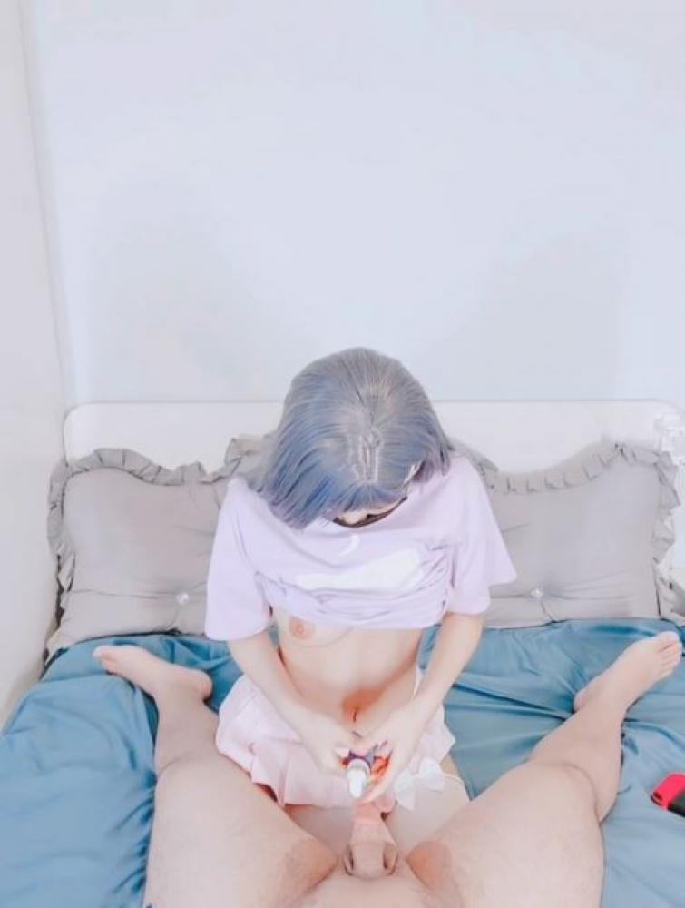 微博红人@[白袜袜格萝]高颜值博主百褶裙男上女下原版高清720P[193.02M]-福利好好看