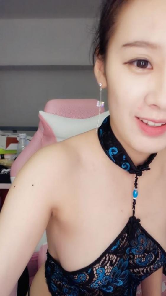 极品美女萱宝宝自拍福利视频情趣肚兜漏奶漏逼很是诱惑不要错过[68.72M]-福利好好看