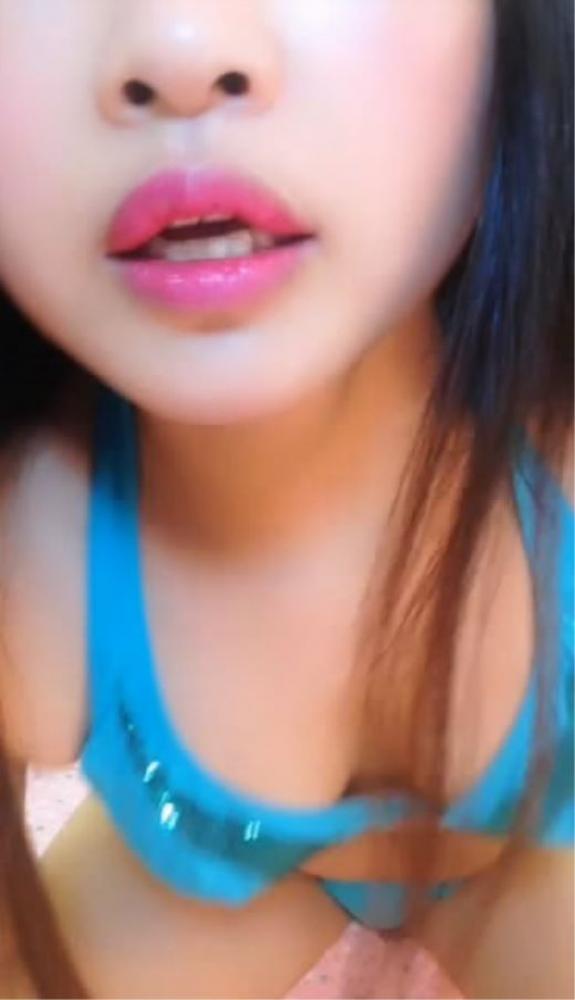 饥渴风骚老熟女露脸各种语言挑逗炮击抽插，多种道具蹂躏骚逼，淫水淫叫诱惑你撸[931.61M]-福利好好看