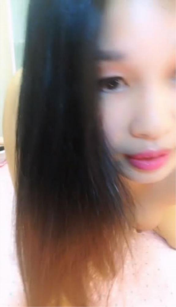 饥渴风骚老熟女露脸各种语言挑逗炮击抽插，多种道具蹂躏骚逼，淫水淫叫诱惑你撸[931.61M]-福利好好看