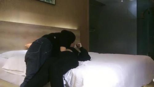 老哥[雀儿漫天飞]约了个高颜值01年妹子TP啪啪，上位骑乘床边后入猛操，很是诱惑喜欢不要错过[397MB/MP4]-福利好好看