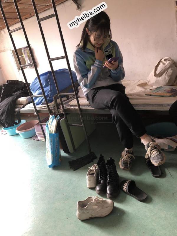 [厕拍]最新流出推特大神冒死偷拍同年级女生-福利好好看
