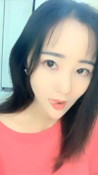 高颜值妹子吃完黄瓜再带套自慰 挺粉嫩无毛黄瓜抽插呻吟娇喘非常诱人！[c9A3K/1V/927M]-福利好好看