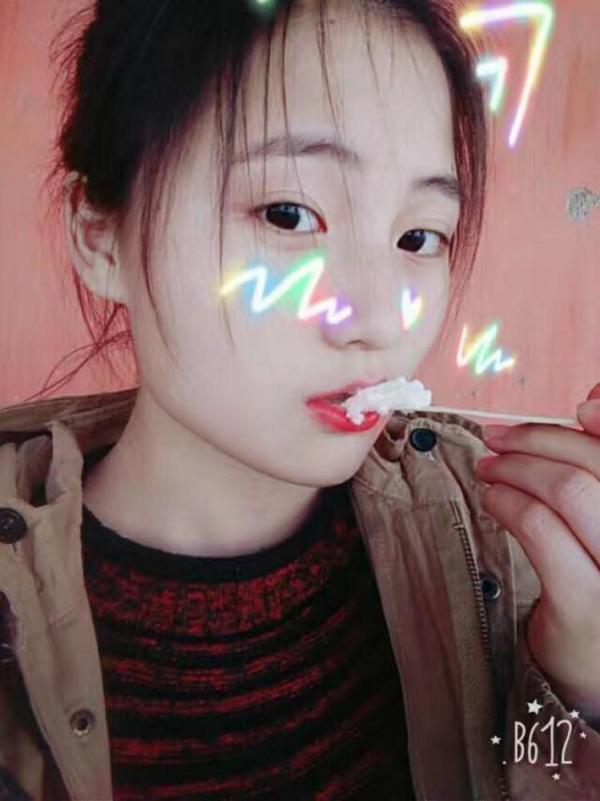 重磅巨作！气质白衣美女下药迷晕后全程半睁眼死猪状态！脱衣过程脸翻眼皮用手玩-福利好好看