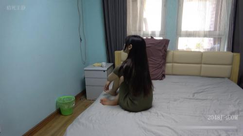 老夢視覺原創-私人訂拍戀足巨獻–掐死王靜性感長腿女神王靜慘遭變態男入室瘋狂掐死玩腳玩屍-福利好好看