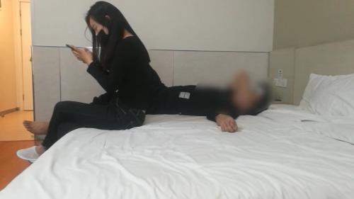 周末约炮95后在银行工作的小美女一边干一边抠她的屁眼无水印完整版-福利岛
