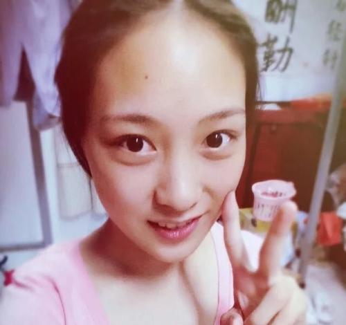 收割者迷奸系列10_超短裙的美女主播小雨酒吧-福利岛