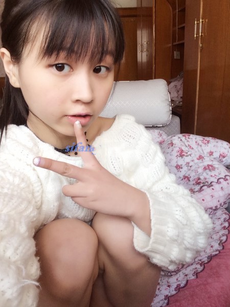 [百度云泄密]模特自拍+宝妈+自恋的美女对自己的胸疯拍-福利好好看