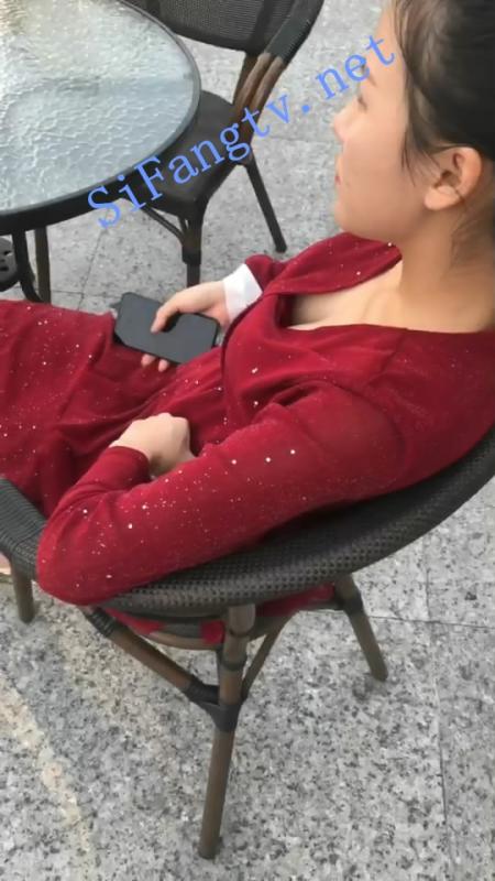 一部抄底学生裙美女+一部抄胸喝奶荼底领红裙白乳+地铁打架-福利好好看