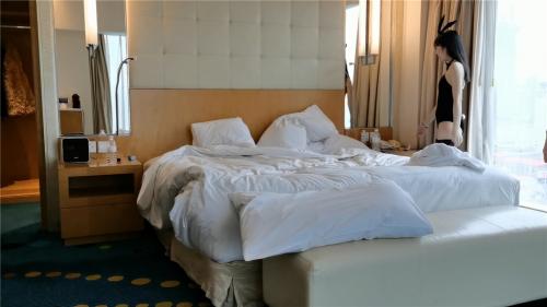 小伙高级酒店和极品身材的可爱小女友第三部扮演花花公子兔女郎完美露脸原版-福利岛