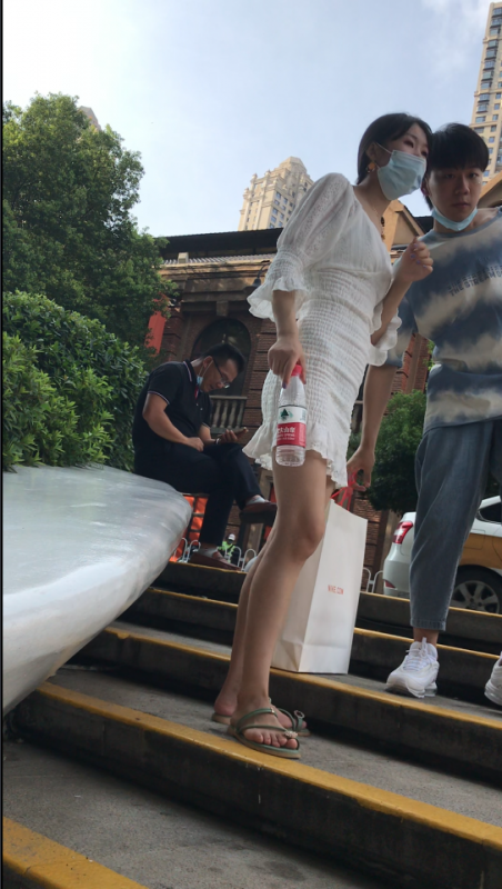 首发[Z先生街拍抄底]最新流出第四集超多美女街拍-福利好好看