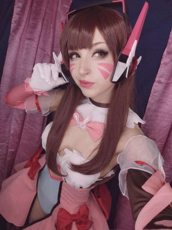 这个大尺度coser活脱脱一个成人手办的感觉，巨乳大尺度COSPLAY游戏动漫还有乳环肛塞~995P-福利好好看