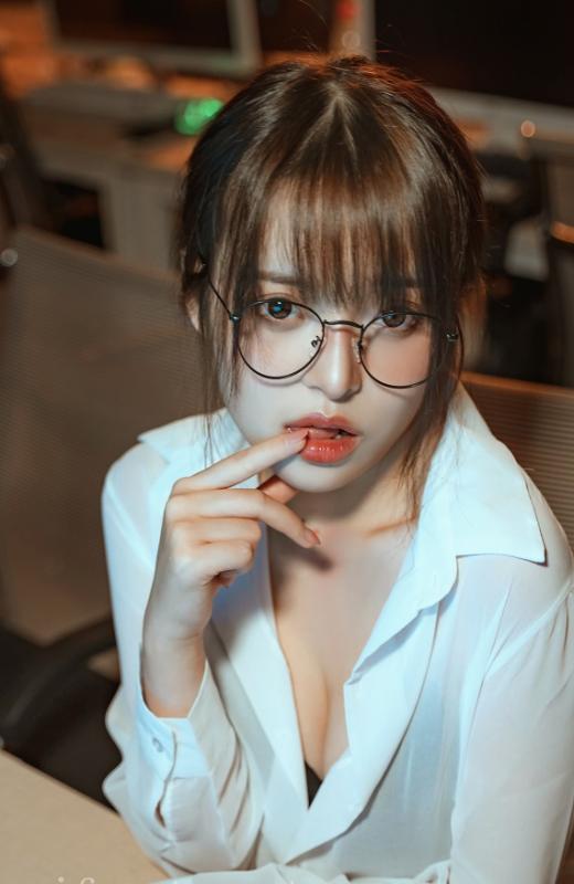 草莓味奈奈兔-办公教师私拍写真42P13V-福利好好看
