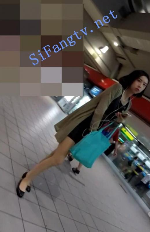 [首发极品CD]TW系列1241-地铁里的肉丝美女发现在拍她了-福利好好看