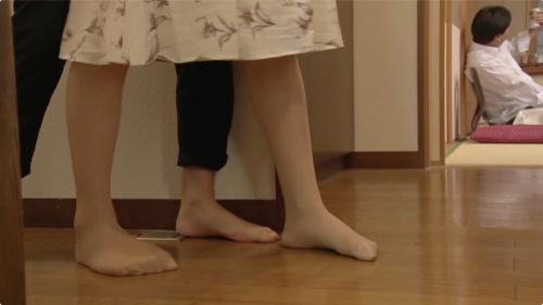 [精选日本高清视频]061218美女结婚前夕同事聚会与挺身而出的男同事1.69G-福利好好看