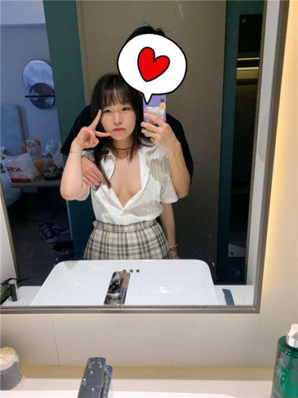 俏皮可爱的大一新生JK女友[111P+4V/54MB]-福利好好看
