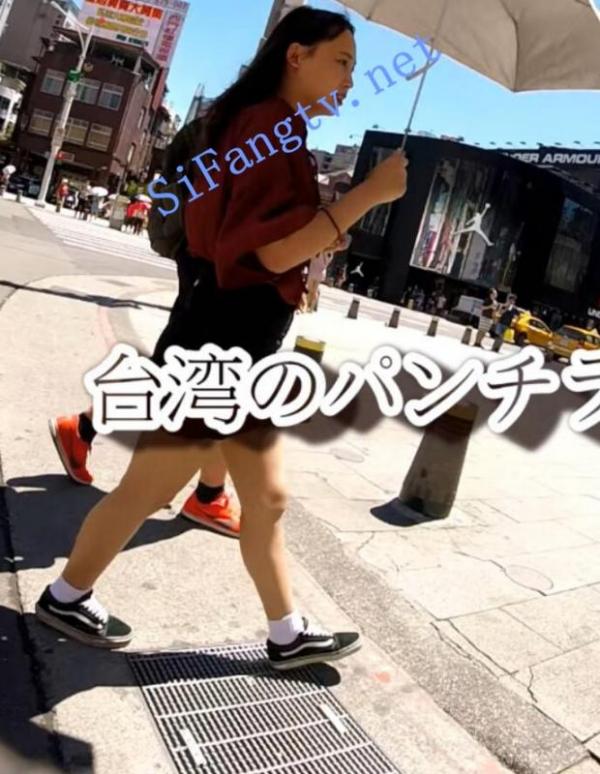 [首发极品CD]TW系列1395-撑伞的牛仔裙妹子下面白内裤-福利好好看