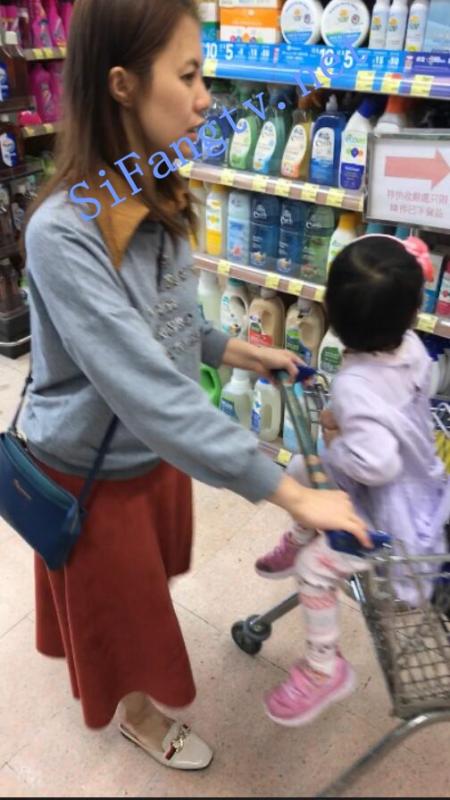 [CD抄底]XG系列179-180-长裙带娃少妇和牛仔裙美女-福利好好看