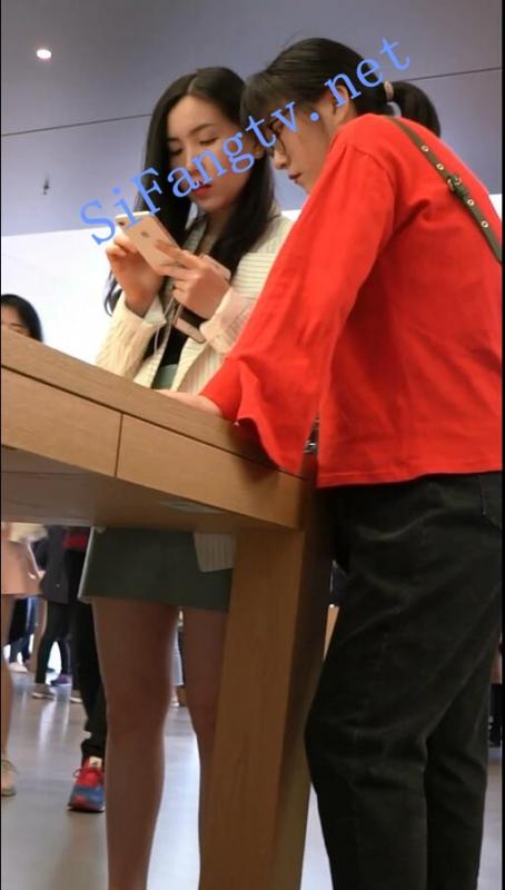 [首发CD]华尔兹2019街拍系列36-苹果店试手机美女前后失守-福利好好看