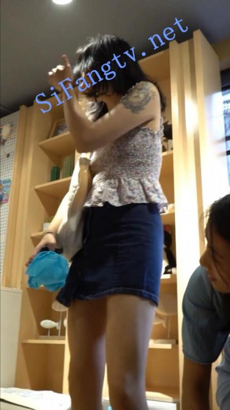 [首发CD]樱之舞2019街拍系列37-身材超棒纹身牛仔裙妹子-福利好好看