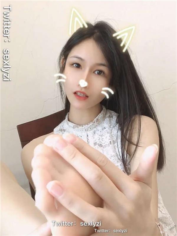 [精品视频]清纯系福利姬@乐儿(楽儿)–足艺展示[2V/297MB]-福利好好看