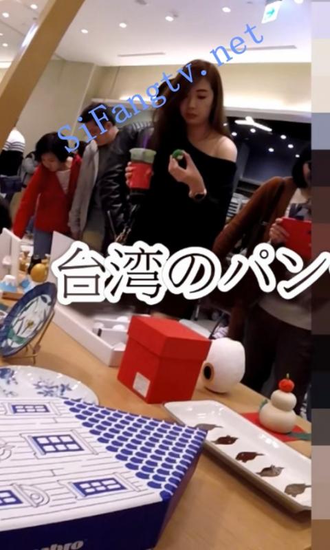 [首发极品CD]TW系列1923-喝奶茶露肩膀的气质皮裙美女-福利好好看