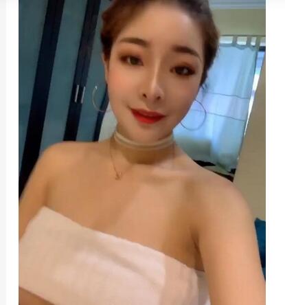 丰满巨乳漂亮小姐姐诱惑视频1V-福利好好看