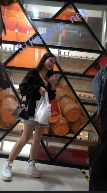 [首发CD]华尔兹2019街拍系列51-肉丝牛仔裙小妹子未卜先知-福利好好看