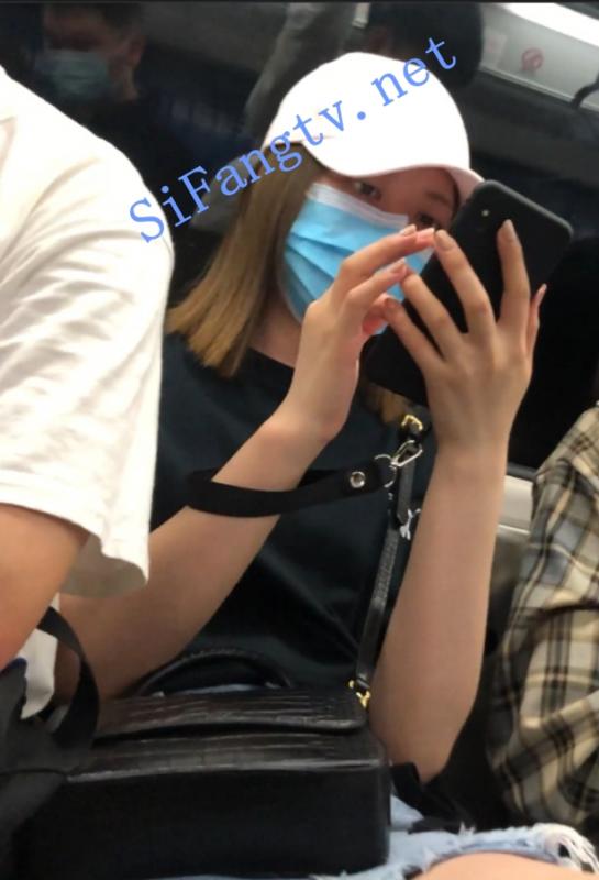 [CD抄底]精品国产bgg系列-ht701-702-透心凉CD眼镜美女+牛仔裙-福利好好看
