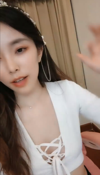 性感翘臀美女开档丝袜包臀裙自慰 揉奶张开双腿自摸高潮出水非常诱人[L8FB7/1v/423M]-福利好好看