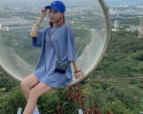 刚上大学的新鲜妹子被学长吃掉口交+后入砲-福利好好看