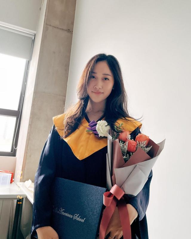 文化大學妹到國外當交換學生，在夜店廁所淫蕩的幫炮友，讓台灣男友當綠帽俠-福利好好看